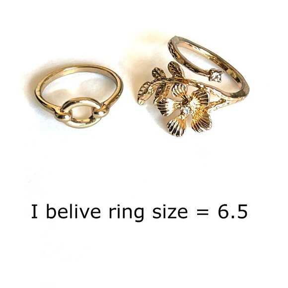 Pair of Rings, gold tone, costume - Picture 2 of 3